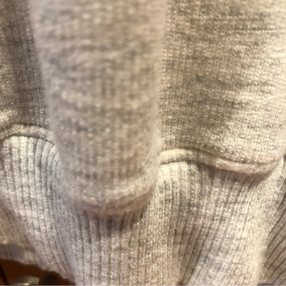 Monrow light weight sweater 70 rayon 27 cotton 3 spandex - Picture 6 of 7